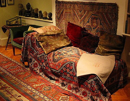 freud's_couch__london__2004_(2).jpeg